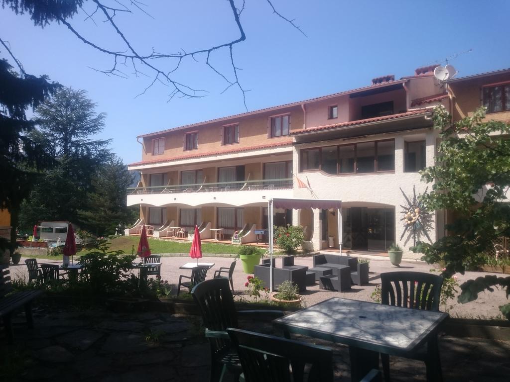 Hotel Le Mas Fleuri แวร์เนต์-เลส์-บานส์ ภายนอก รูปภาพ