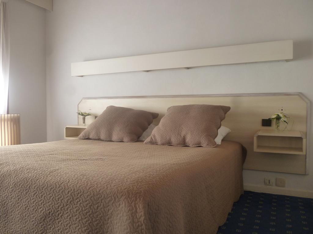 Hotel Le Mas Fleuri แวร์เนต์-เลส์-บานส์ ภายนอก รูปภาพ