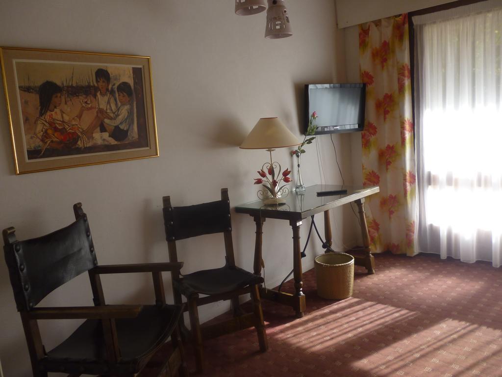 Hotel Le Mas Fleuri แวร์เนต์-เลส์-บานส์ ภายนอก รูปภาพ