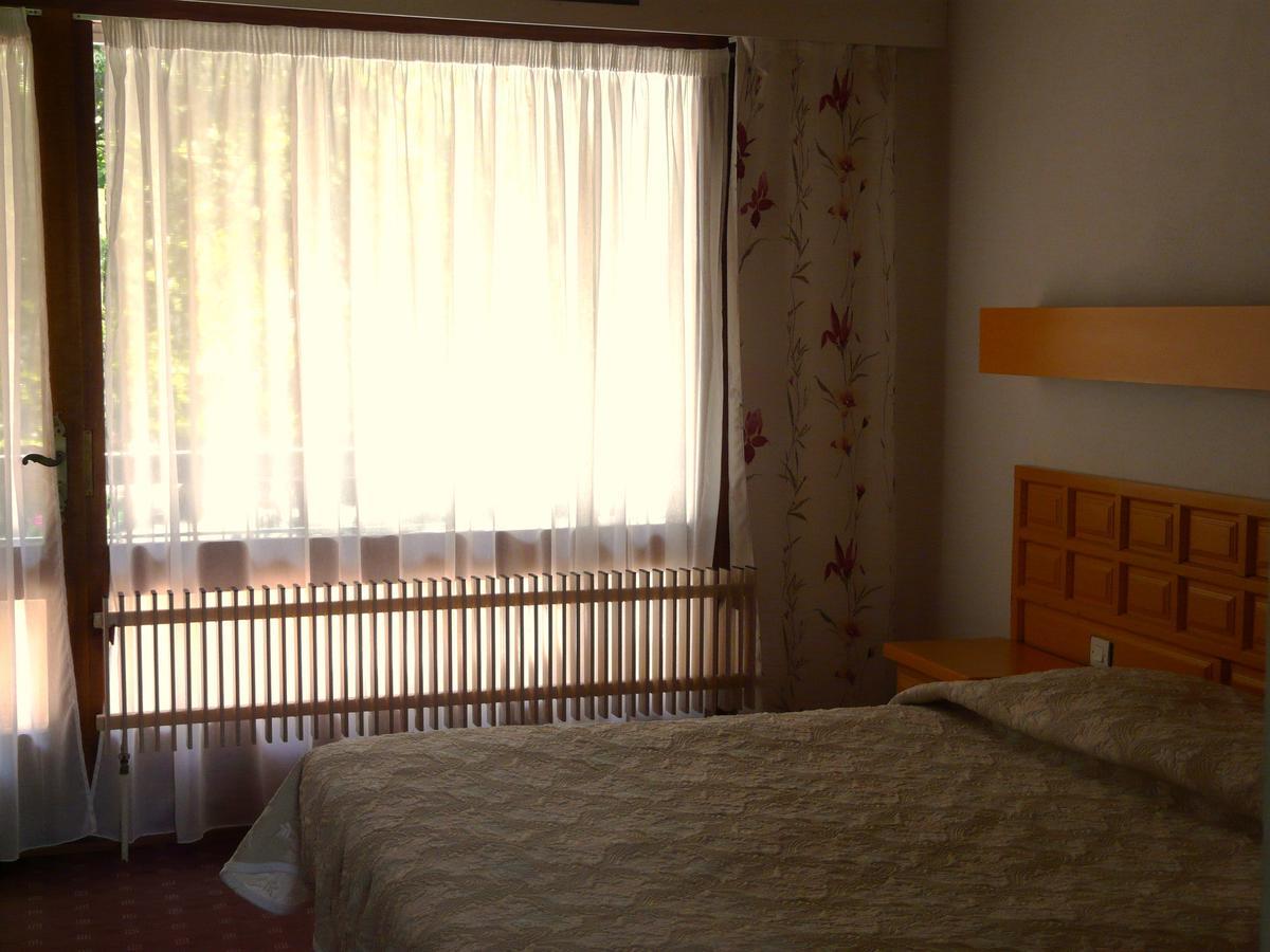 Hotel Le Mas Fleuri แวร์เนต์-เลส์-บานส์ ภายนอก รูปภาพ